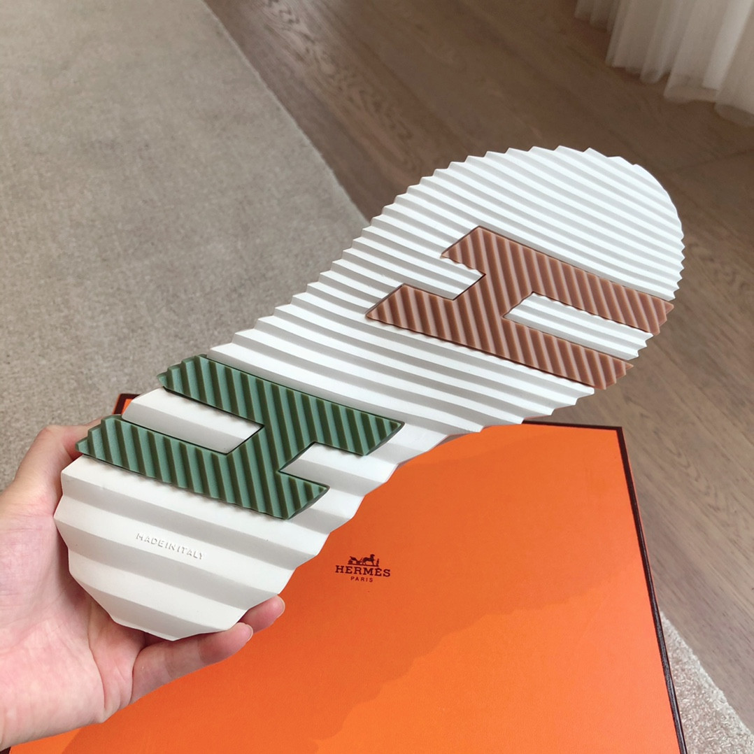 UA H**me5 Bouncing Sneaker