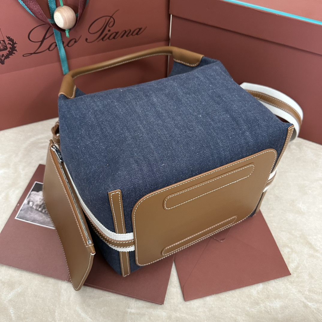 L0r0 P1ana Large Bale Cotton bag 24x20x27cm