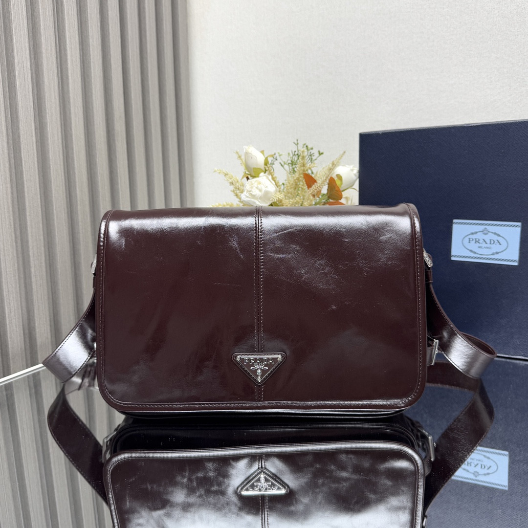 Pra*a Leather shoulder bag 30x20x11cm