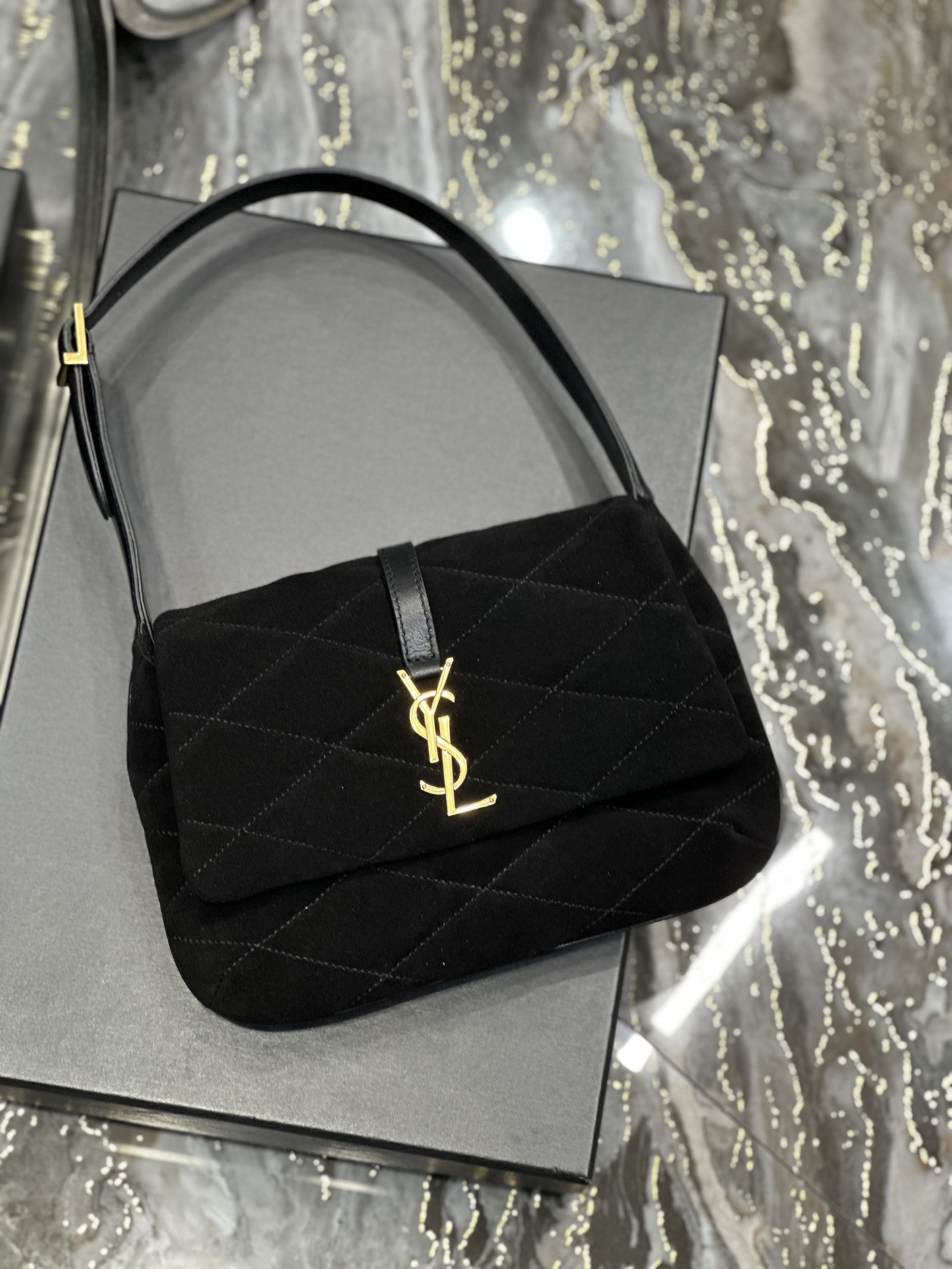 Y51 LE 57 HOBO BAG 24×18×5.5cm