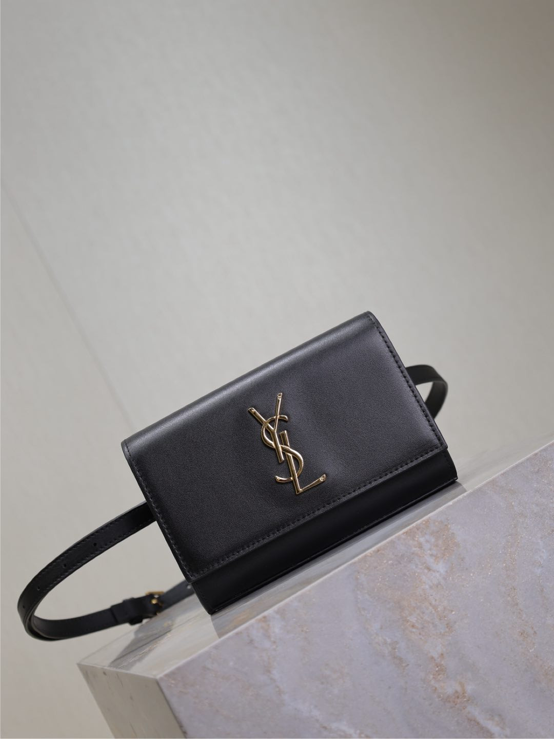 Y51 kate belt bag in grain de poudre-embossed leather 18x12x4.5cm