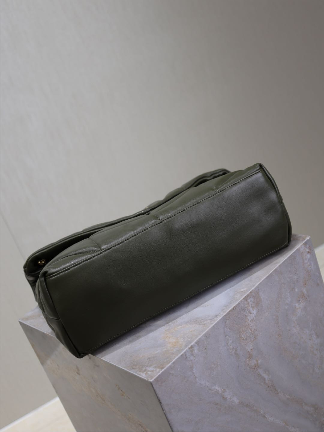 Y51 LOULOU PUFFER MEDIUM IN NAPPA LEATHER 35x23x13.5cm