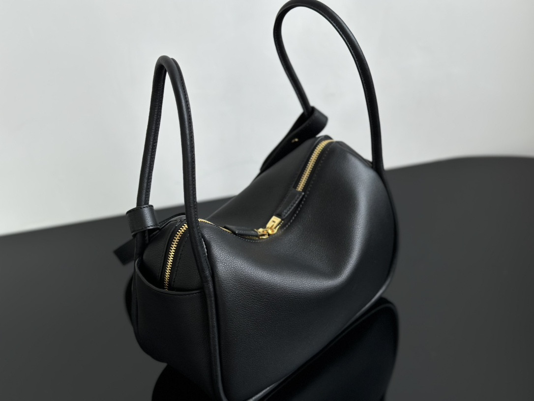 Pra*a Darling leather handbag 18x25x10.5cm