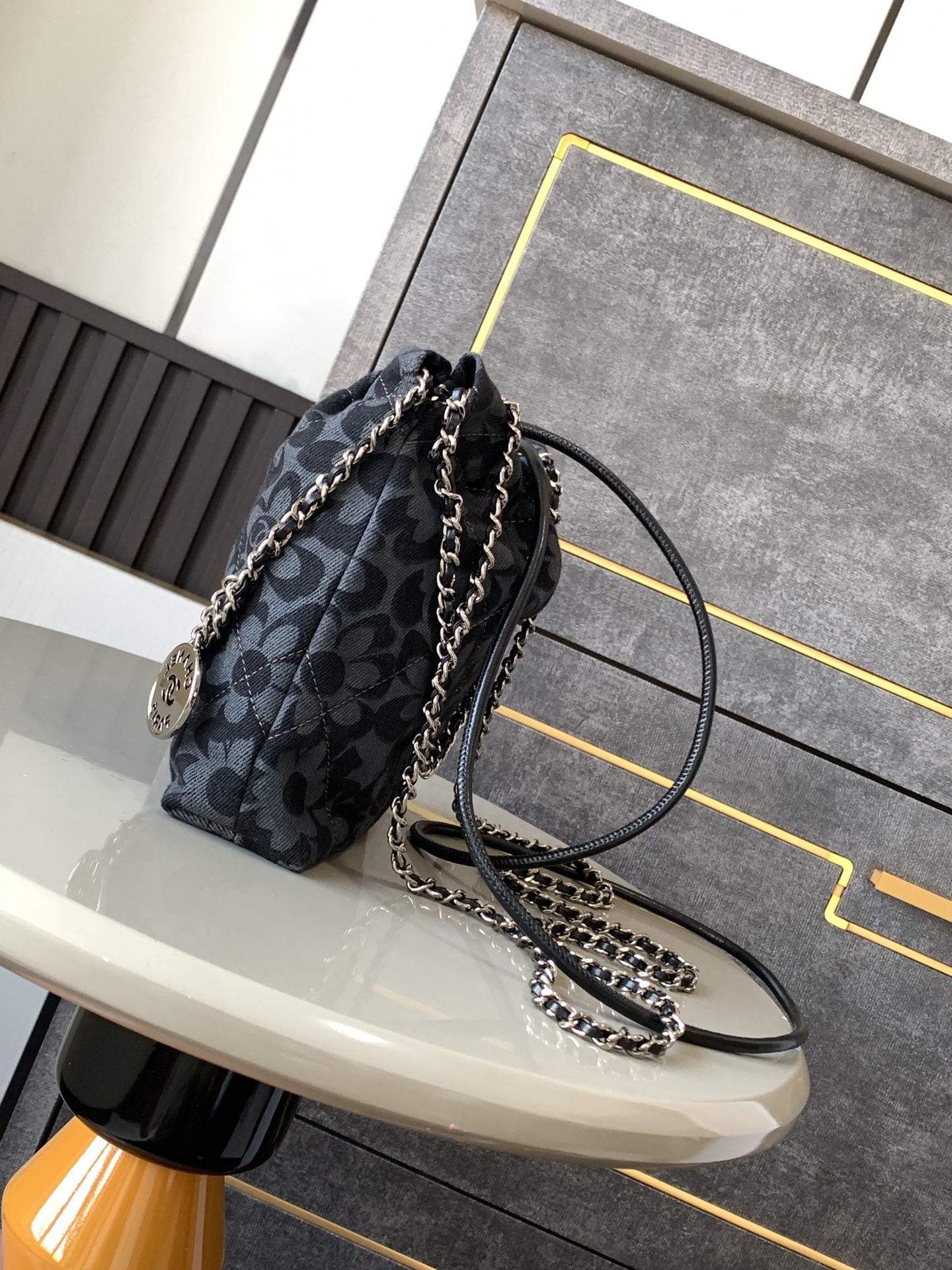 Ch**el 22 MINI HANDBAG 20x19X6cm