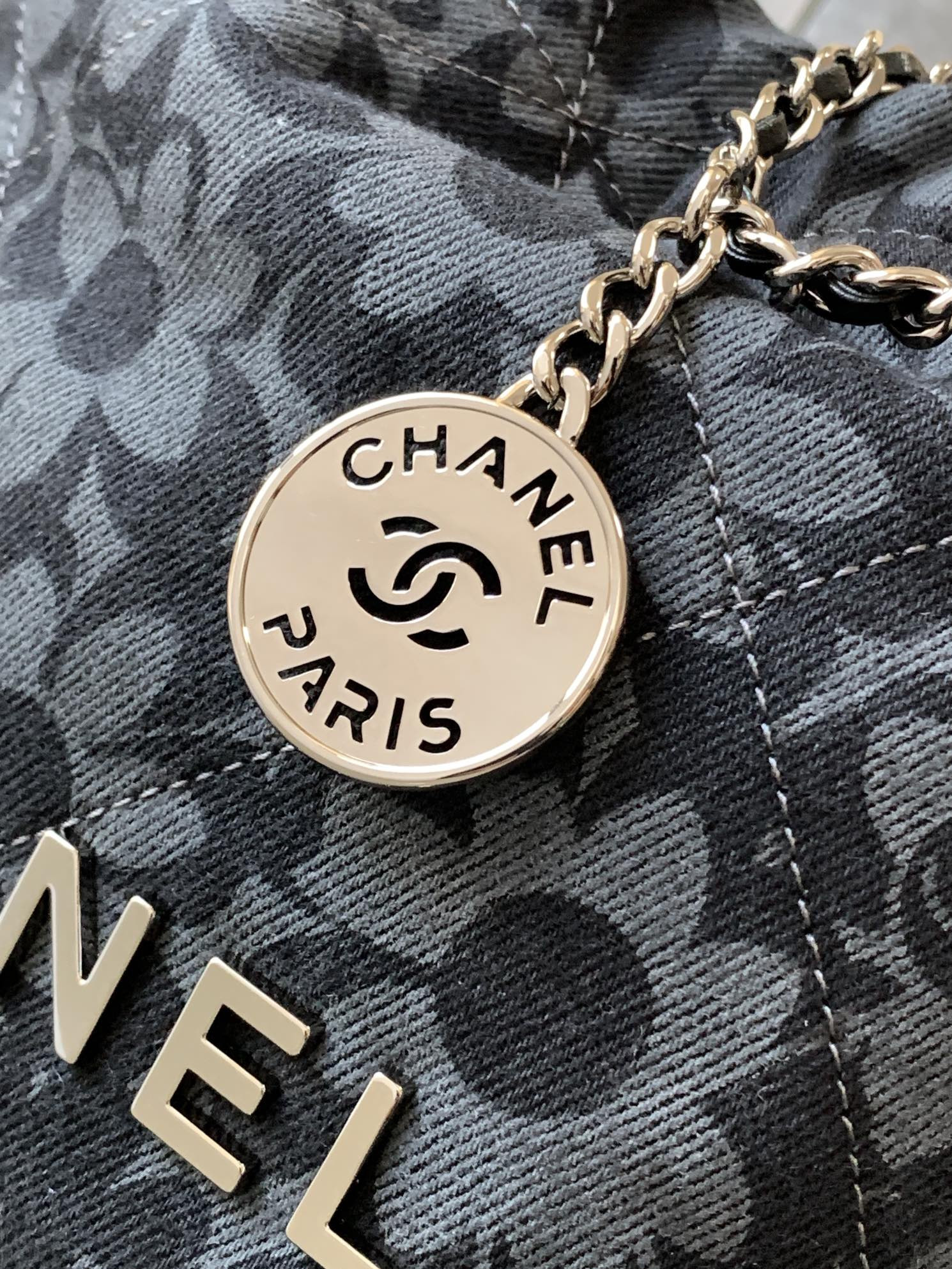 Ch**el 22 MINI HANDBAG 20x19X6cm