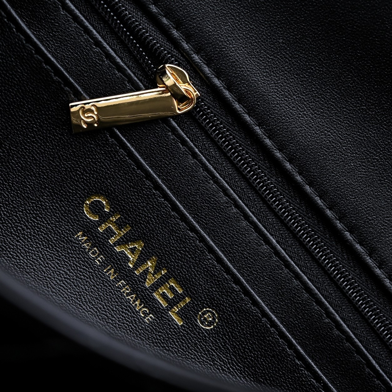 Ch**el Mini Classic Handbag With Top Handle 20x12x6cm