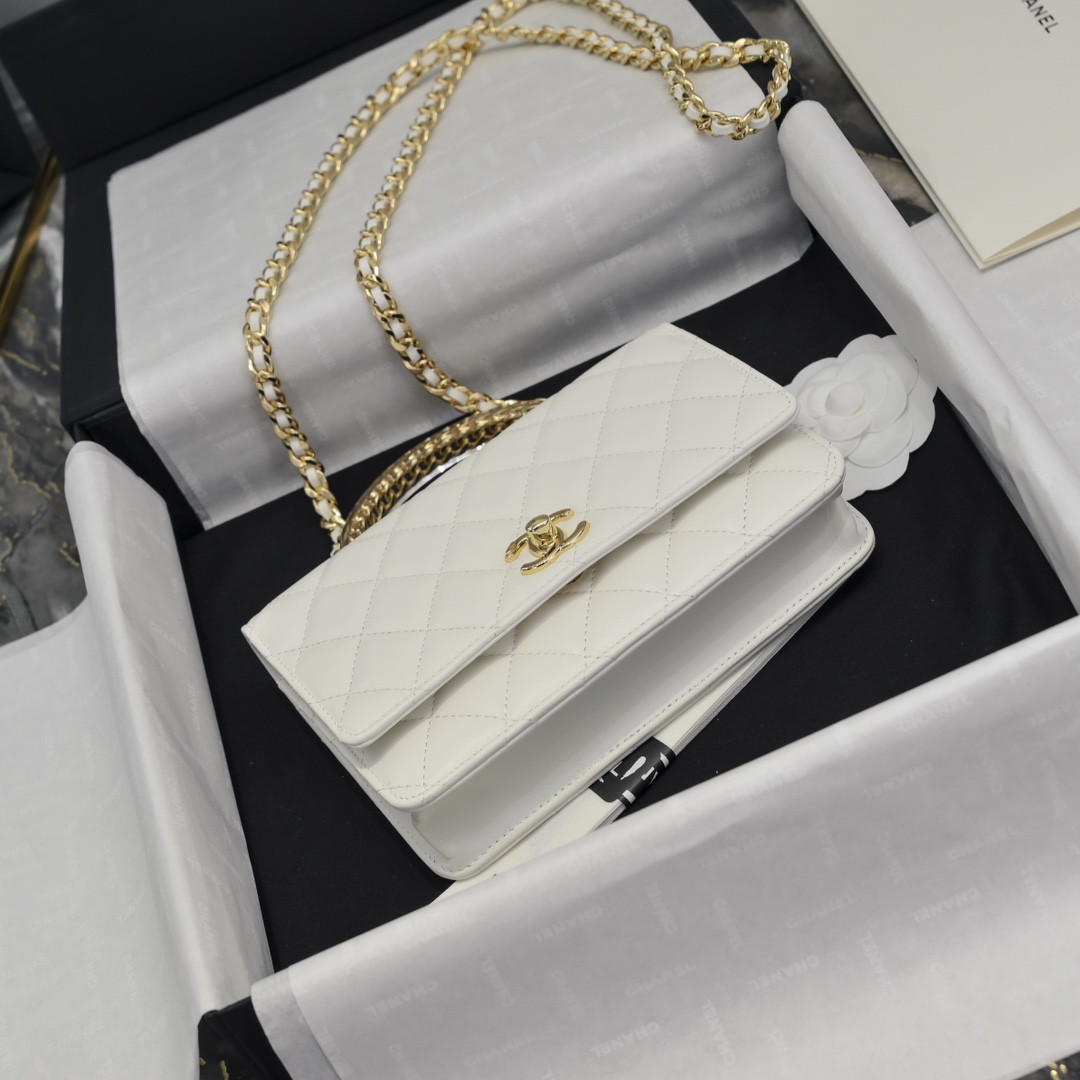 Ch**el Clutch With Chain 19cm