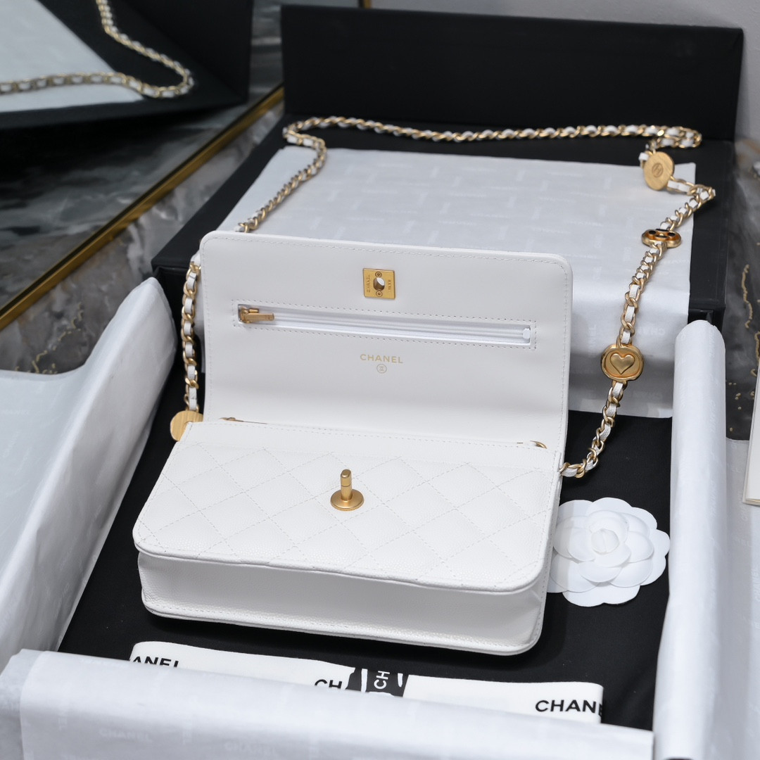 Ch**el WOC CLASSIC WALLET ON CHAIN 19cm