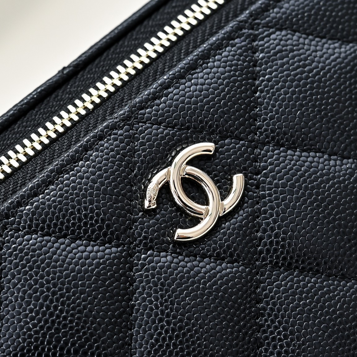 Ch**el Clutch With Chain 10x16x8cm