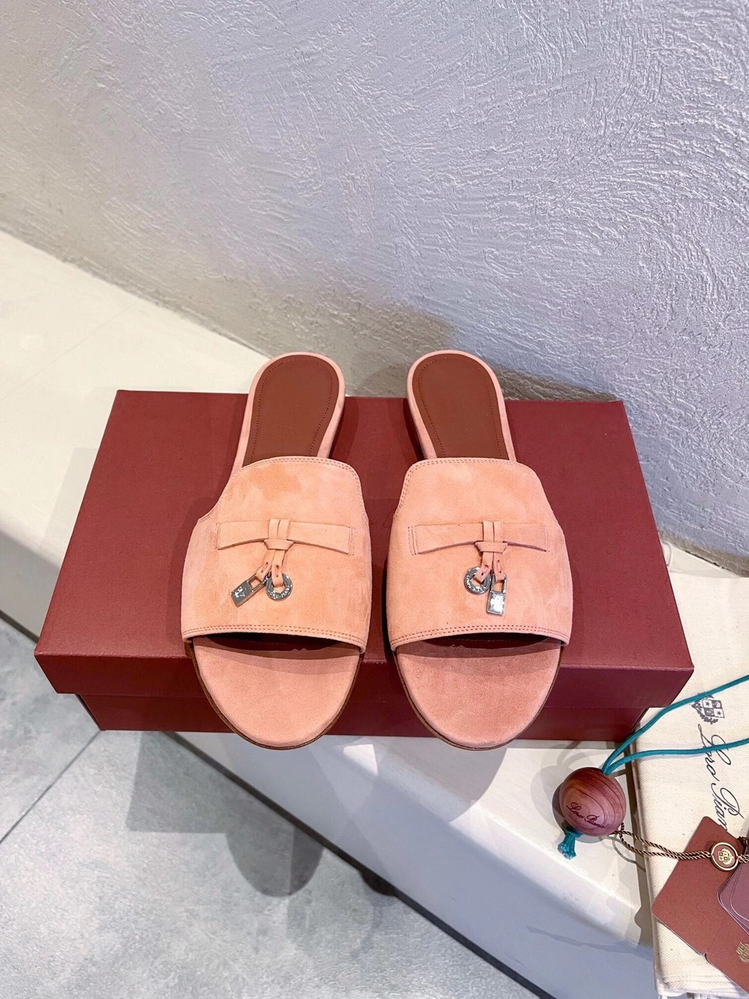 UA L0r0 P1ana Summer Charms Sandal