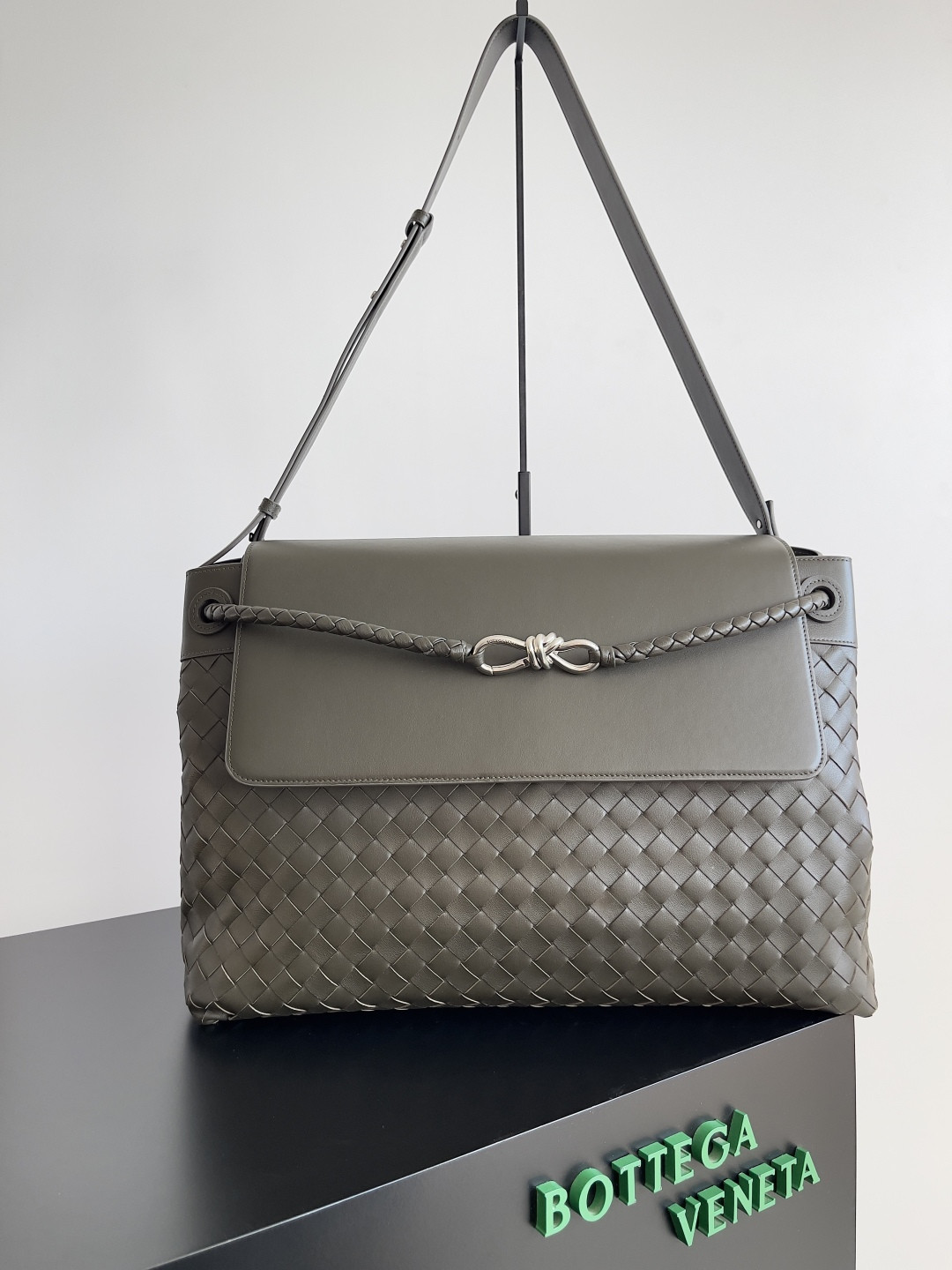 B0tt*ga Ven*ta Large Andiamo Messenger 43x32x20cm