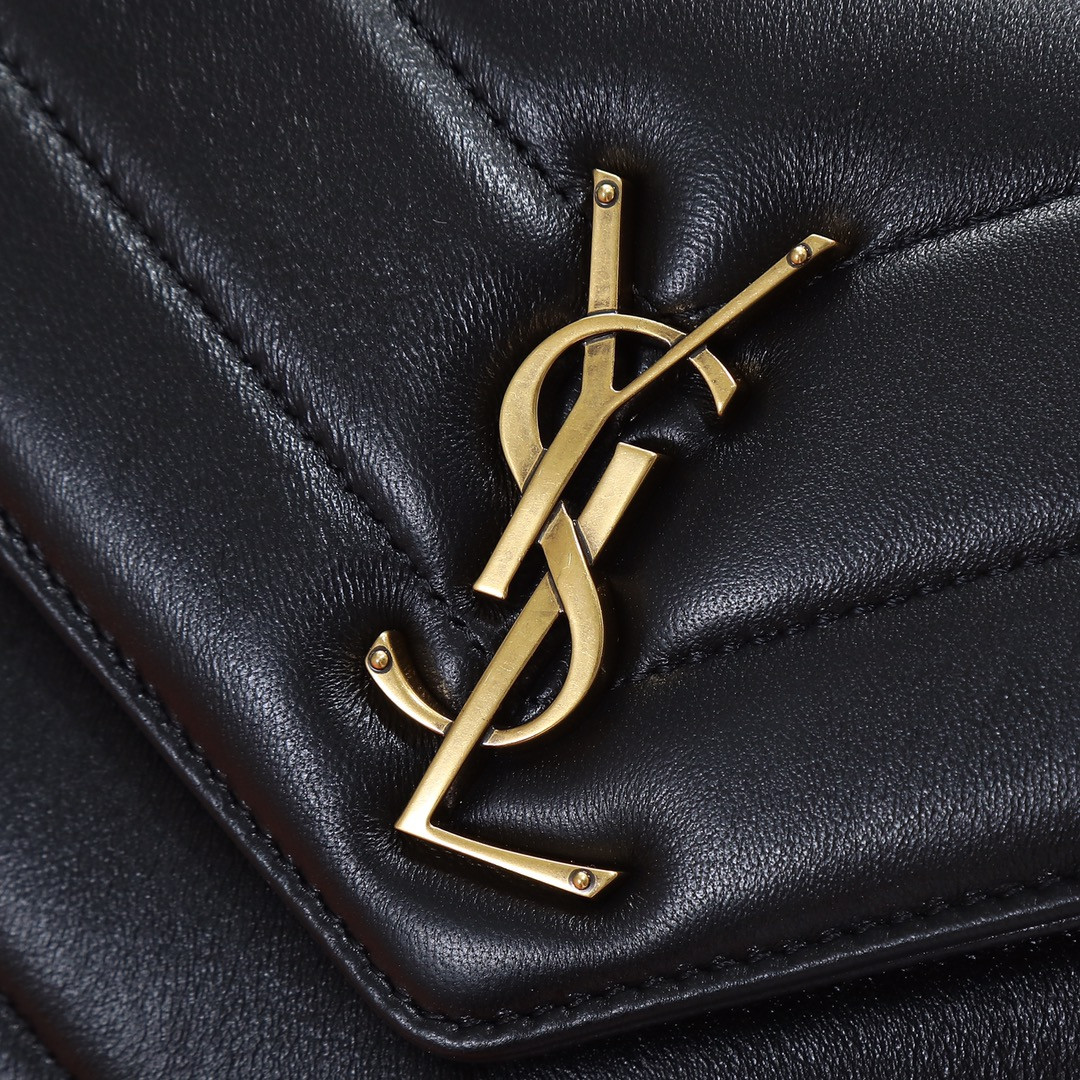 Y51 LOULOU small in MATELASSÉ lambskin 24x14x6cm