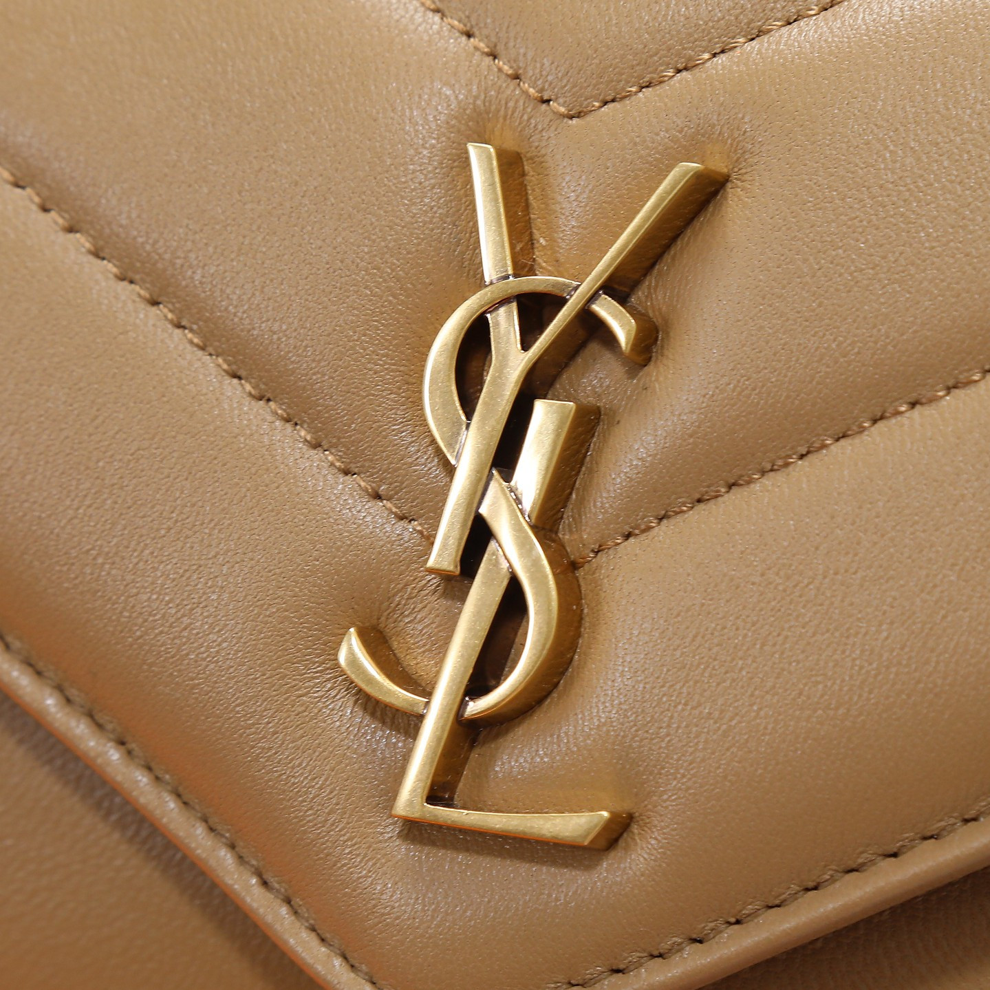 Y51 LOULOU MINI in lambskin 20X12X5cm
