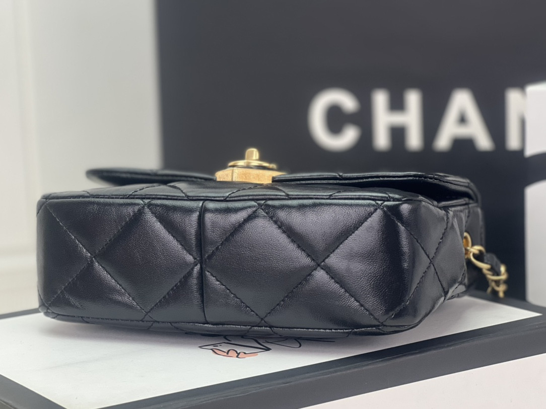 Ch**el FLAP HANDBAG CF 21x14x6cm