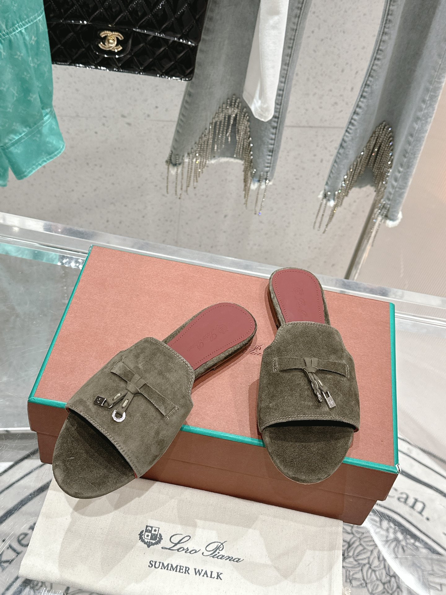 UA L0r0 P1ana Summer Charms Sandal