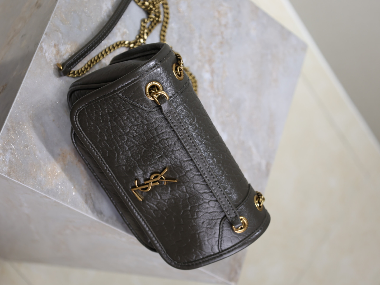 Y51 niki in grained lambskin 828736 22x16.5x12cm