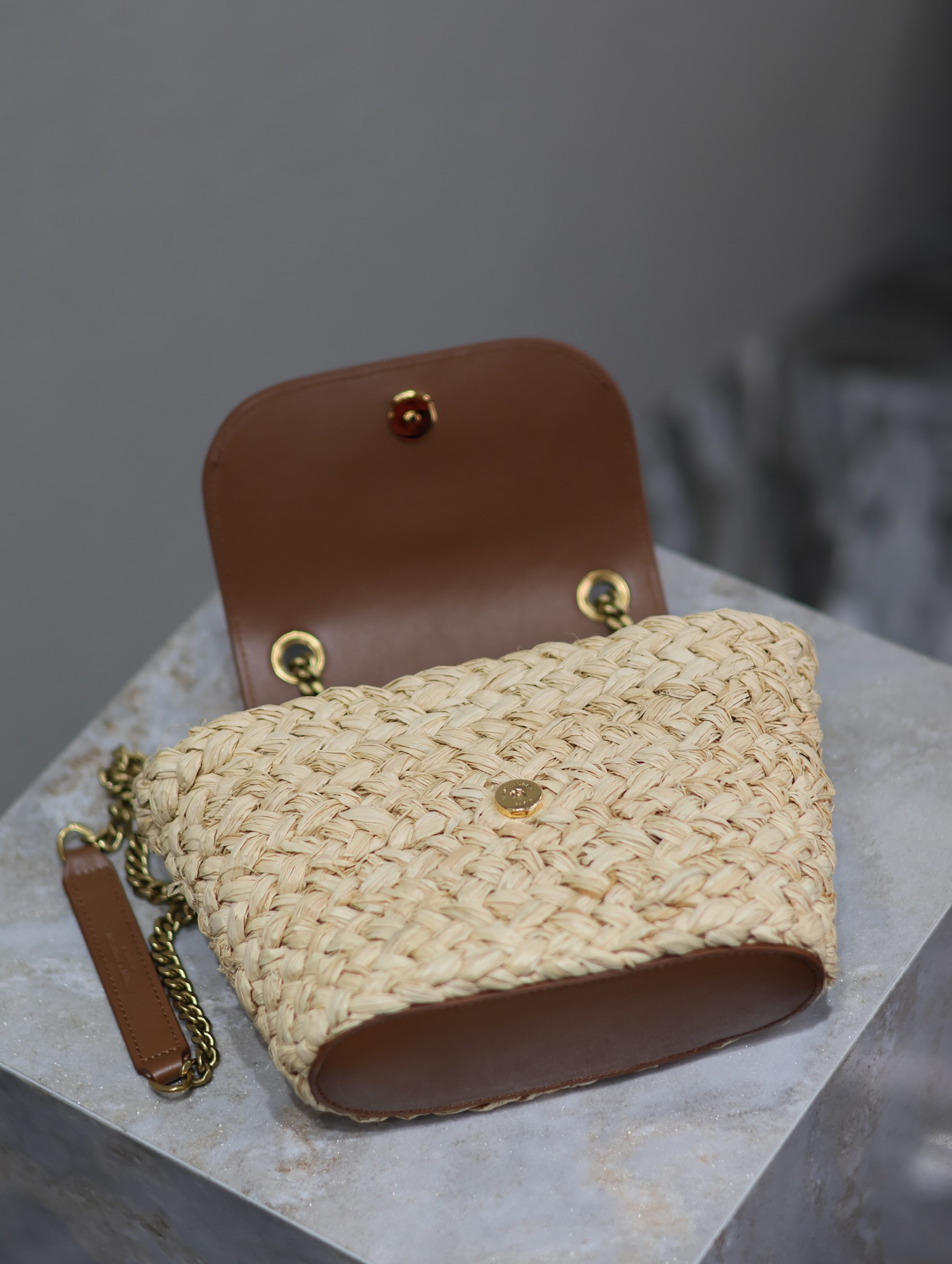 Y51 Mini manon (raffiaaged vegetable tanned leather) 774269 23x12x6cm