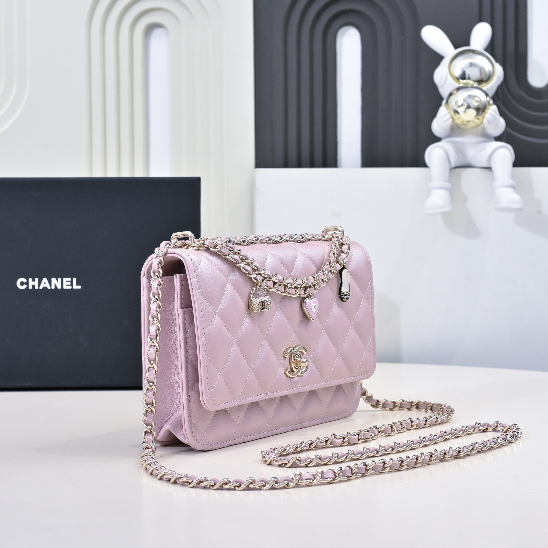 Ch**el SPRING-SUMMER 2025 PRE COLLECTION WALLET ON AP4537 19.5 × 13 × 3.5cm