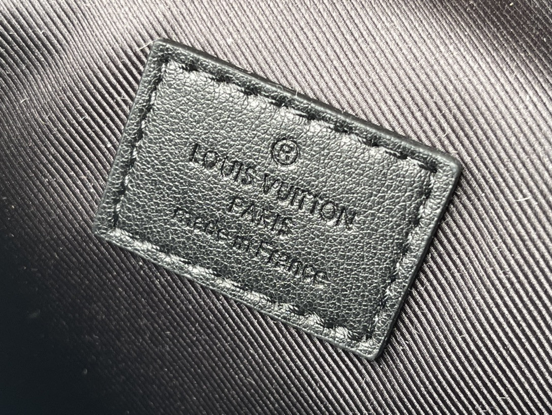 LV DISCOVERY BUMBAG PM M46036 44×15×9cm