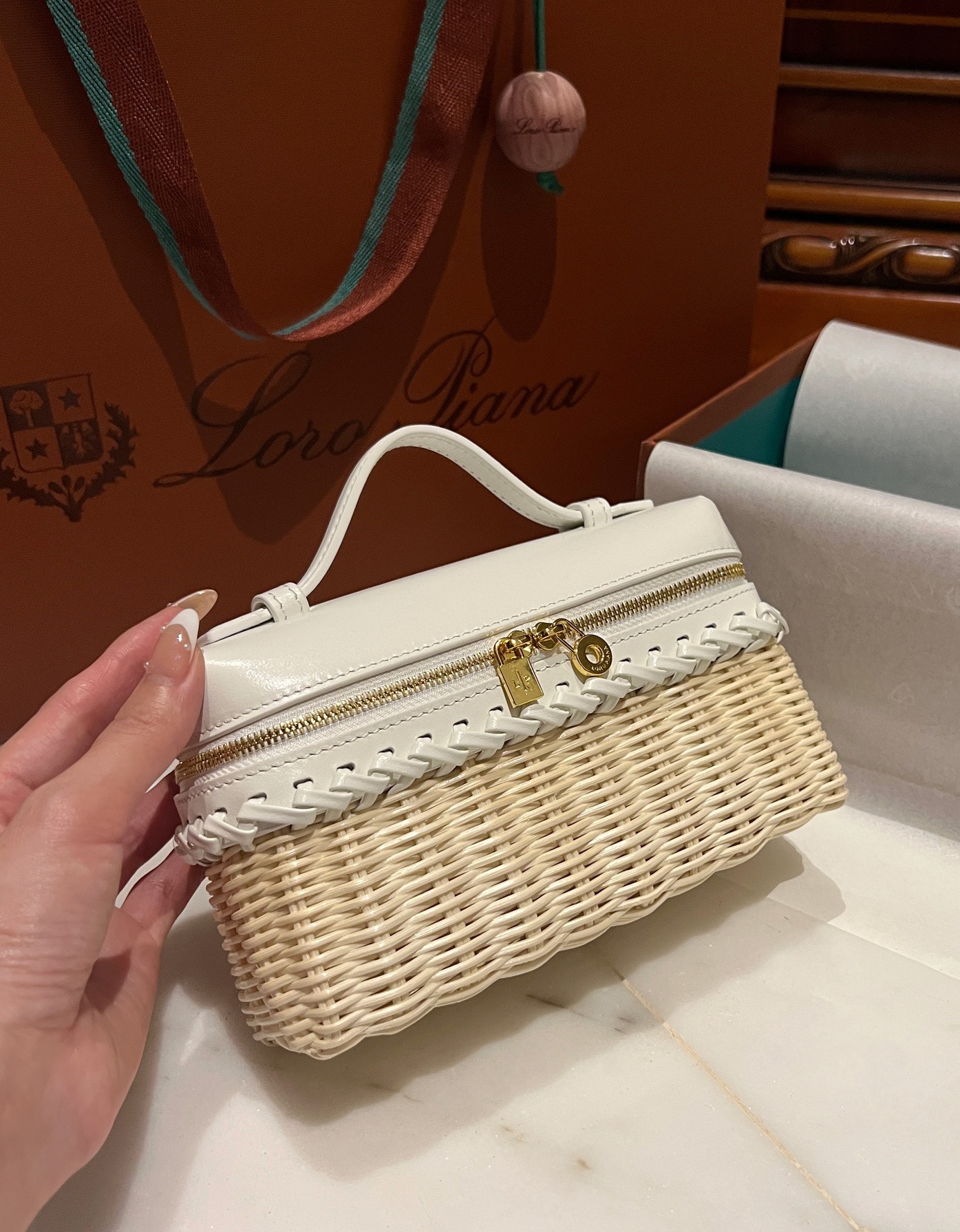 L0r0 P1ana Extra Pocket L19 Wicker Bag 19 x 11.5 x 7cm
