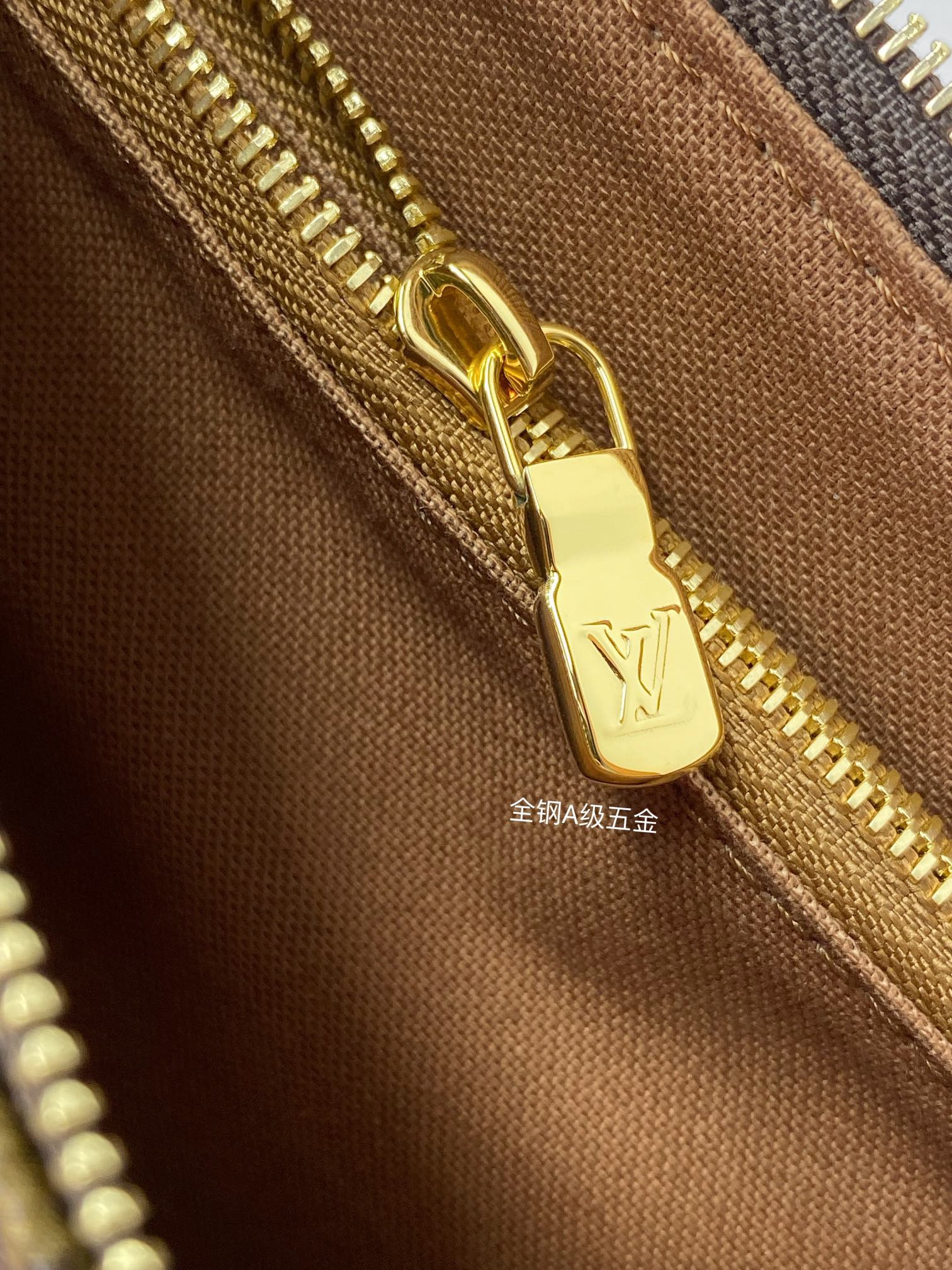 LV Pochette Accessoires M82766 23.5x13.5x4cm