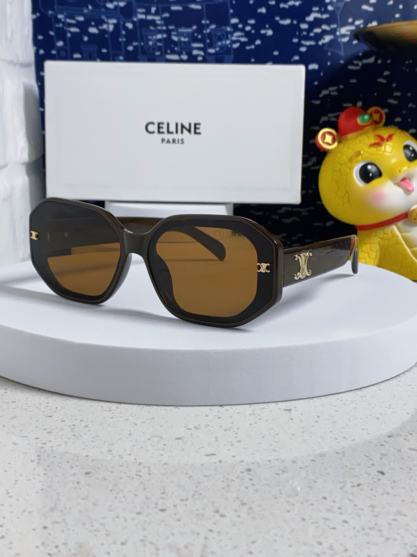 Ce1i*e Glasses