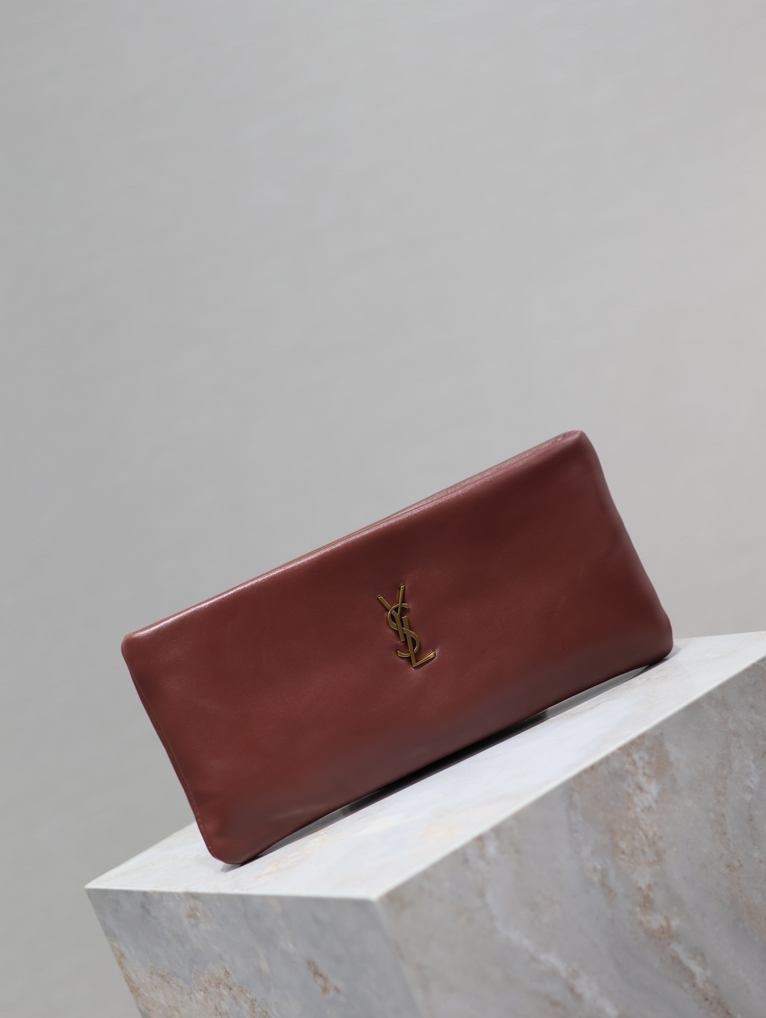 Y51 calypso long pouch in lambskin 30 x 15 x 3.5 cm