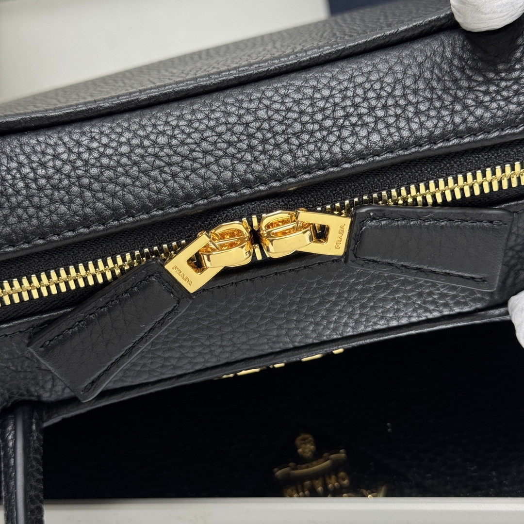 Pra*a Medium top handle bag in Vitello Dino soft leather 13x28x8cm