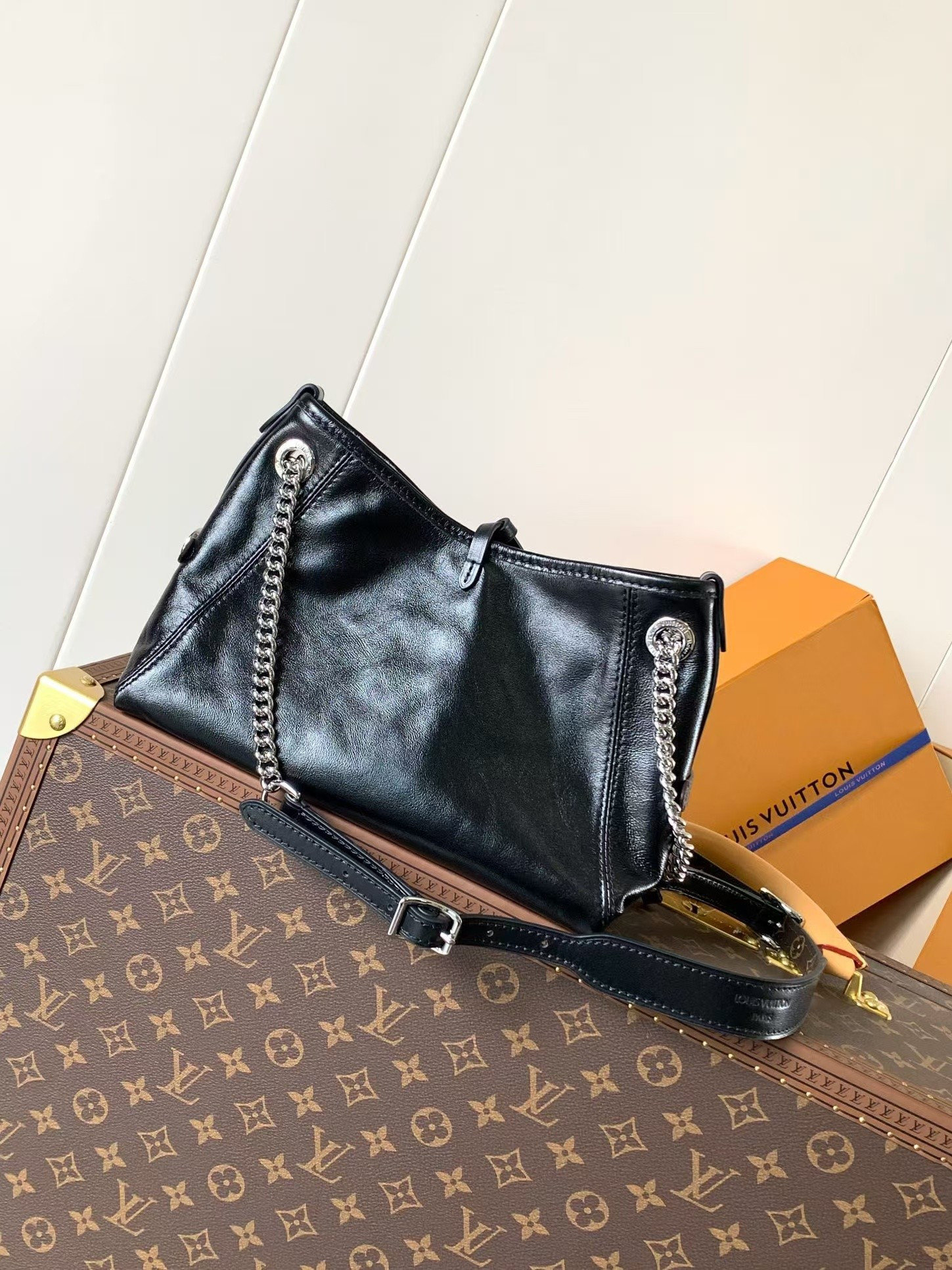 LV Carryall Vibe BB M12888 26 x 17 x 10 cm