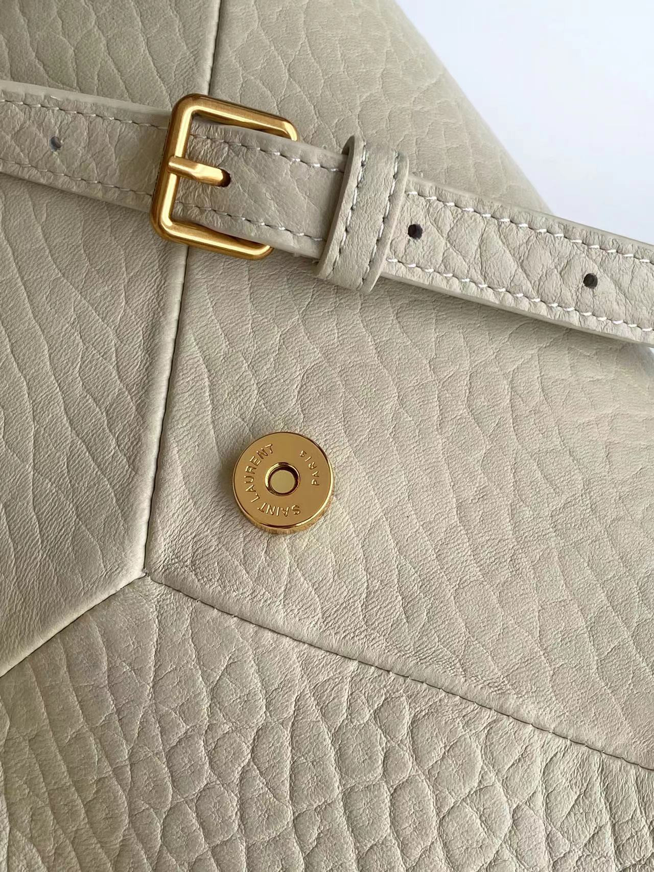 Y51 Cassandra envelope messenger in lambskin 23x16.5x6CM