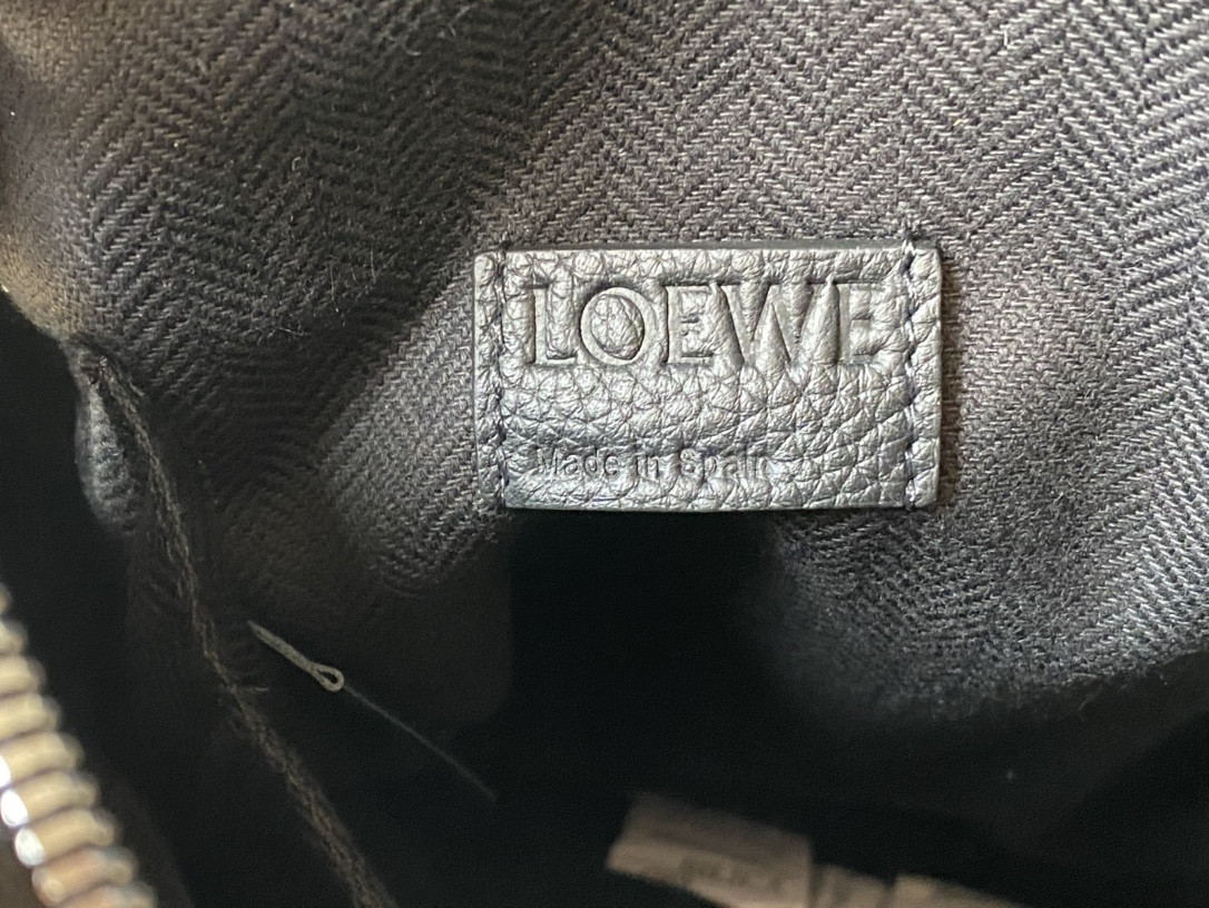L0ew* Goya Slim Briefcase in Soft Grained Calfskin 27.5x7.5x38cm
