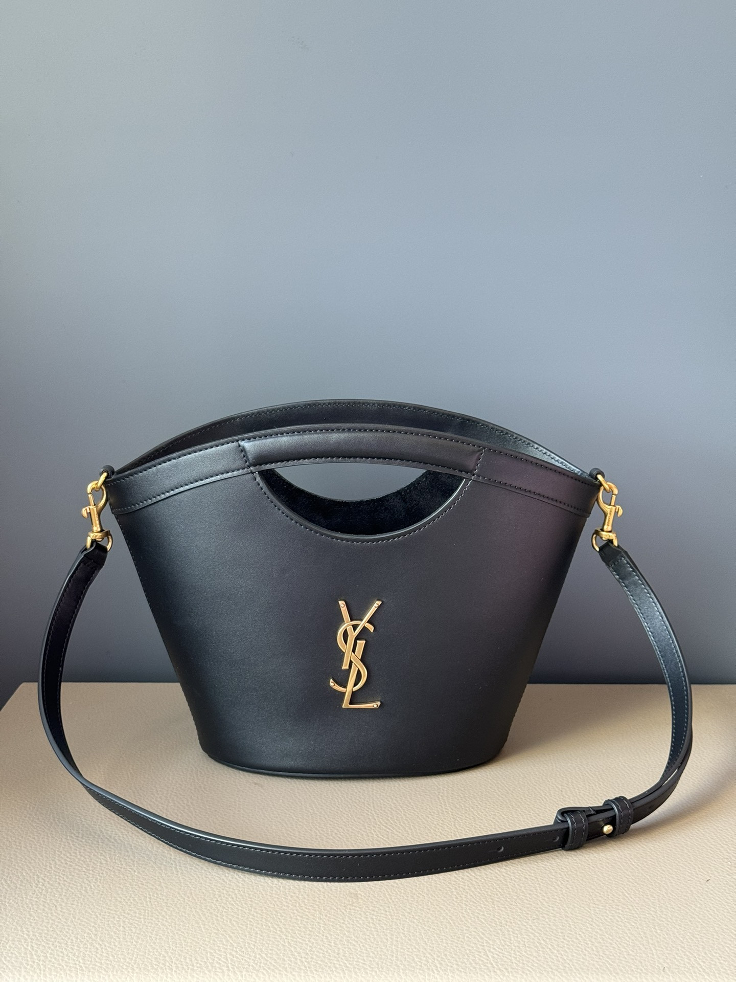Y51 celia mini tote (smooth leather) 29x19.5x10cm