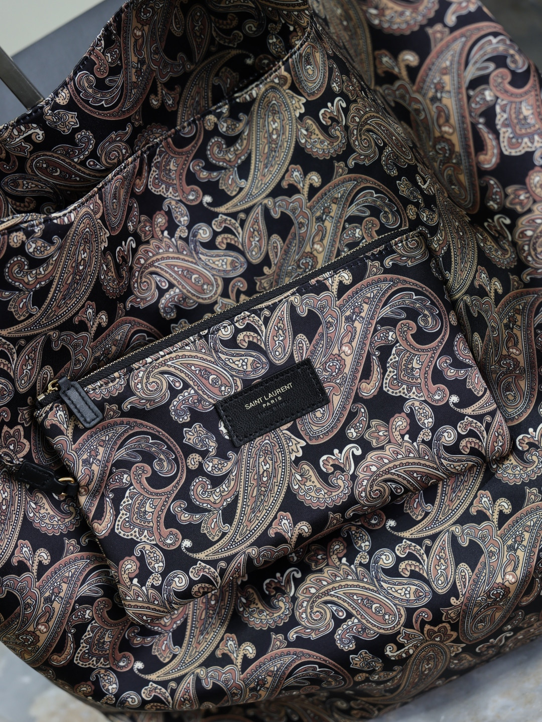 Y51 Amalia (silk twill) 42x50x1cm