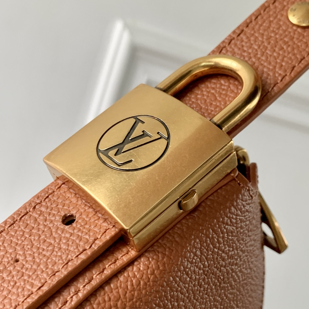 LV Low Key Cookie MM M14642 32x26x5cm