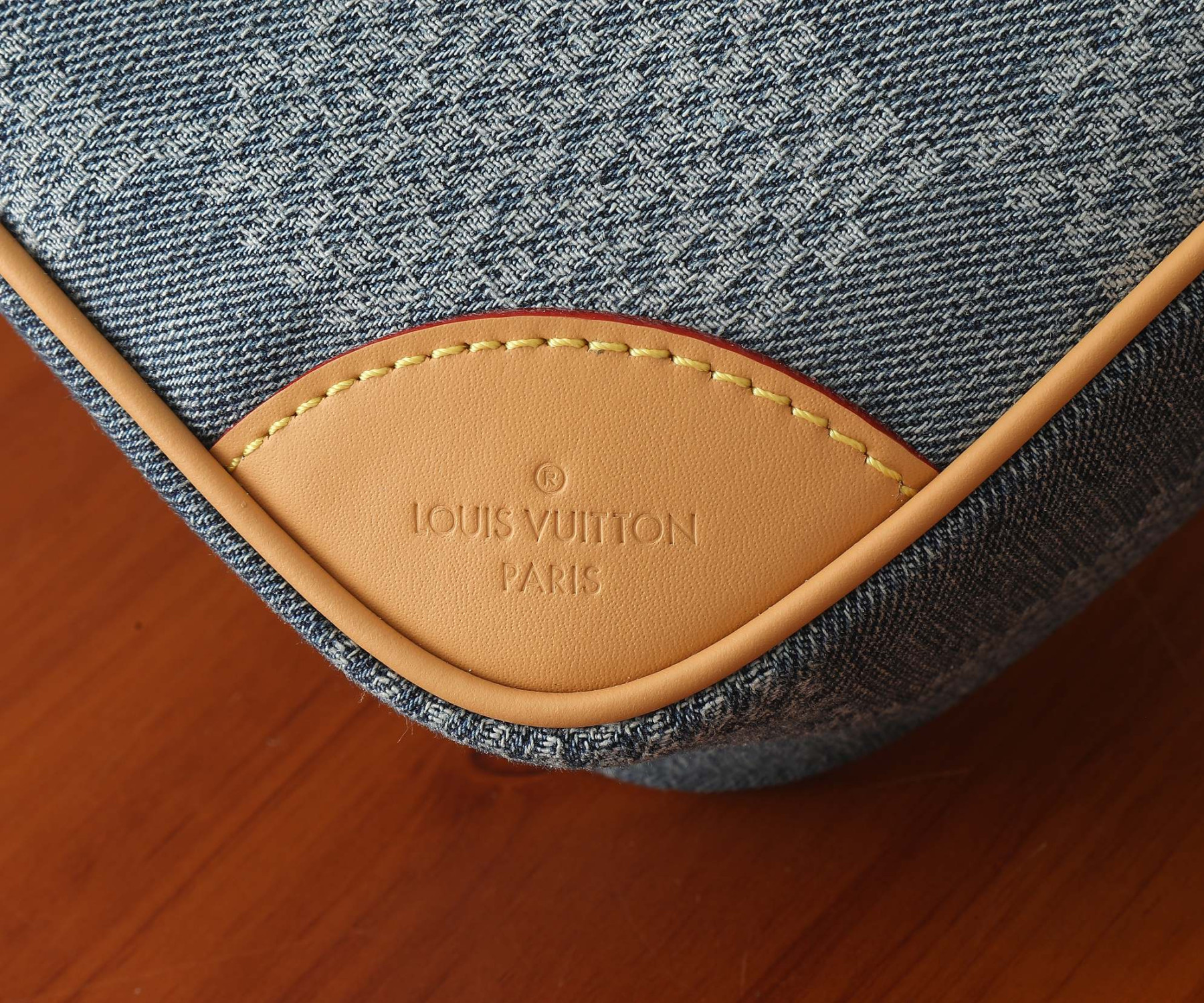 LV Chess Messenger N40706 24x24x8cm