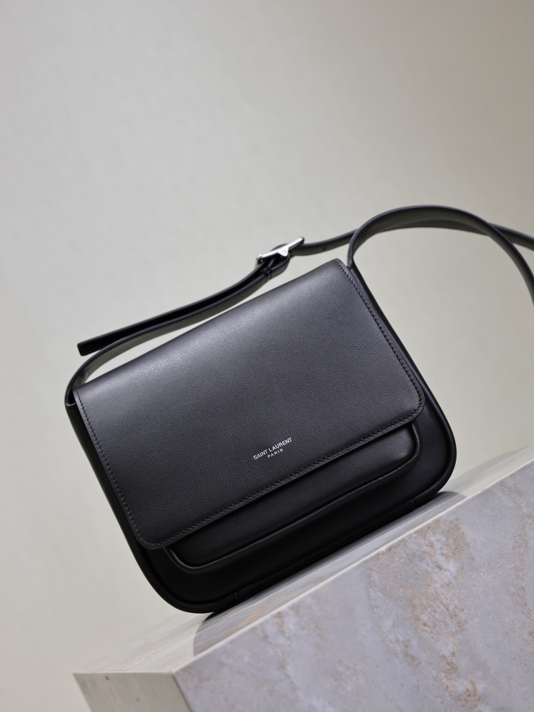 Y51 Sa1nt Lau*nt Niki small satchel in smooth leather 21x16x5cm