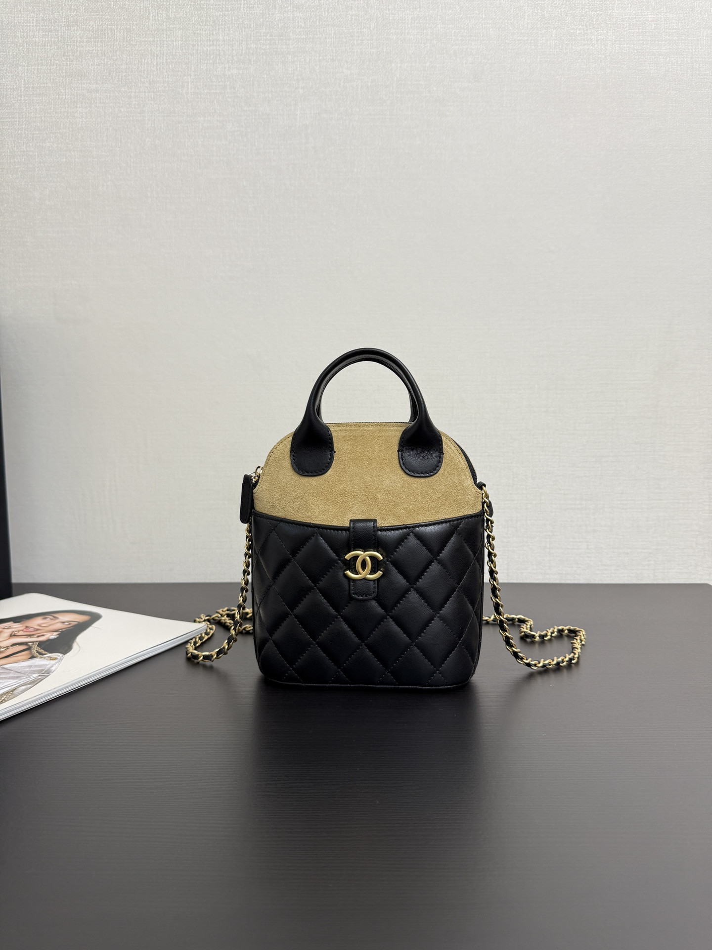 Ch**el Clutch with chain AP4742 18x17x6cm