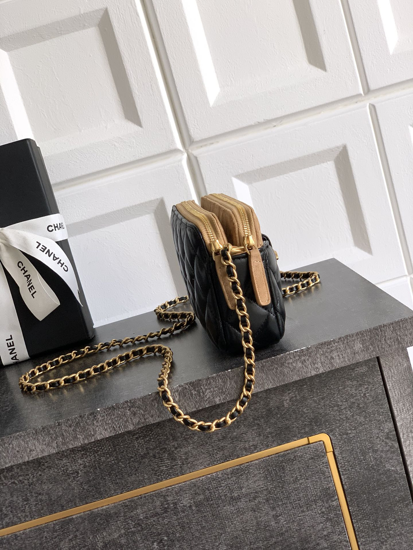 Ch**el Zipped Phone Holder With Chain AP4743 10x18x3cm