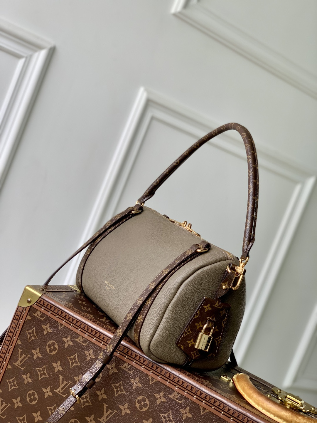 LV Express PM M26360 26x17x13.5cm