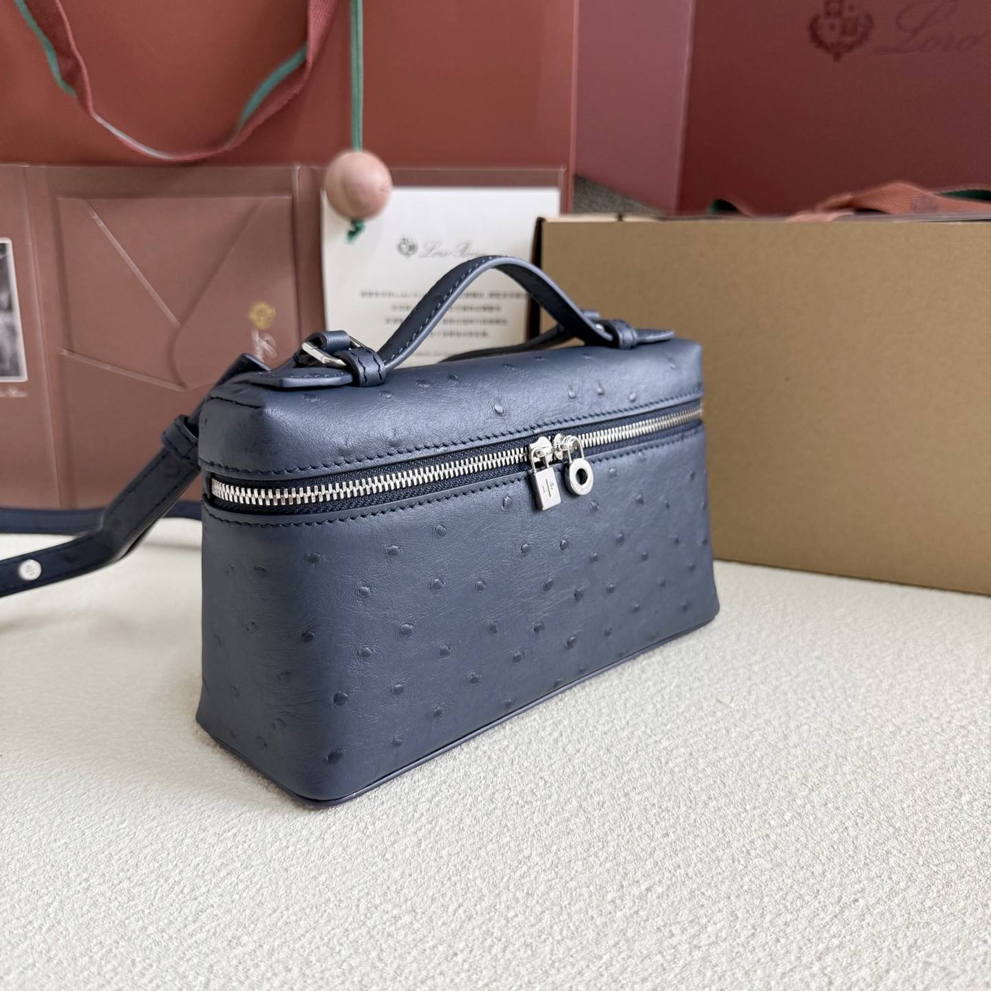 L0r0 P1ana Extra Pocket L19 Ostrich-grained Leather 11 x 19 x 6.5 cm