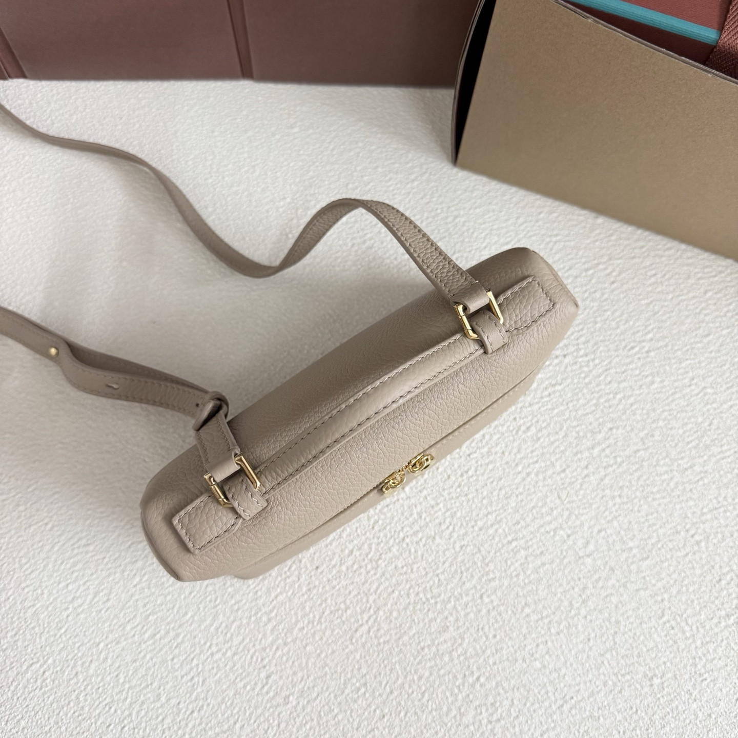 L0r0 P1ana Extra Pocket L19 Grained Calfskin 11 x 19 x 6.5 cm