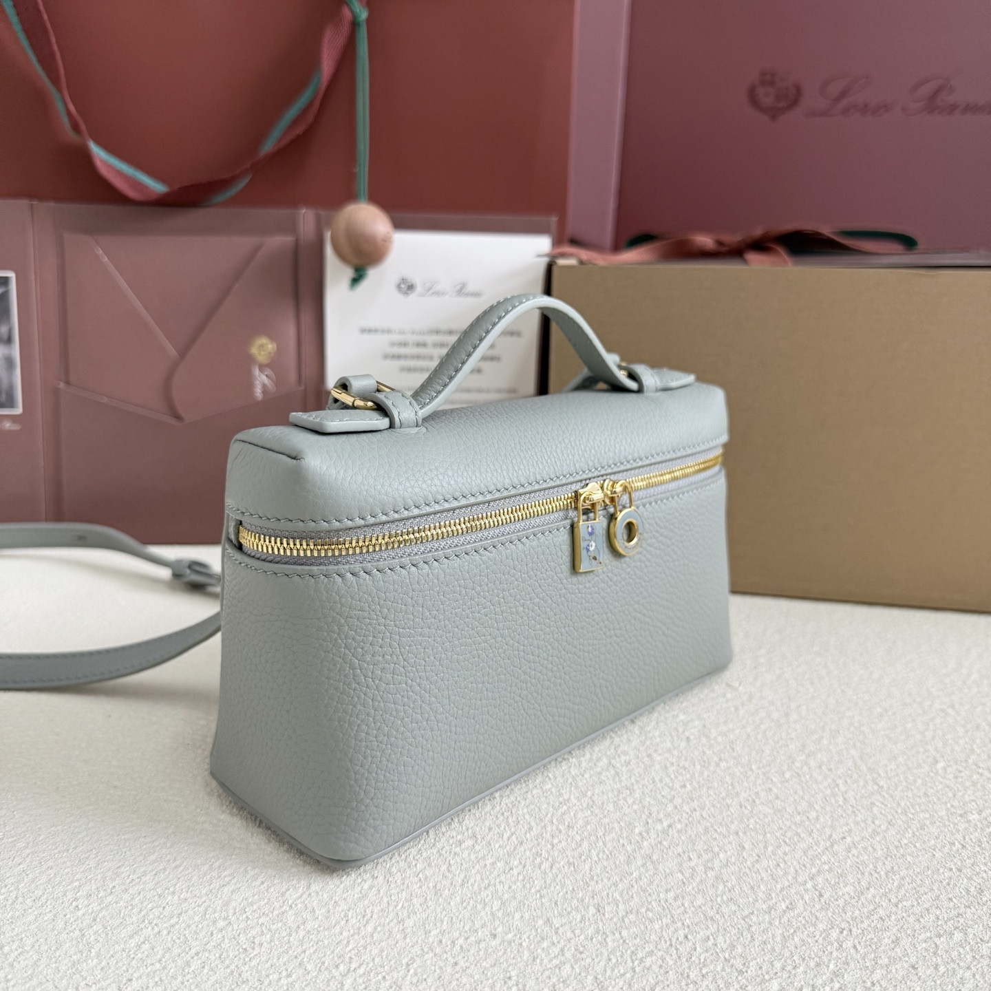 L0r0 P1ana Extra Pocket L19 Grained Calfskin 11 x 19 x 6.5 cm