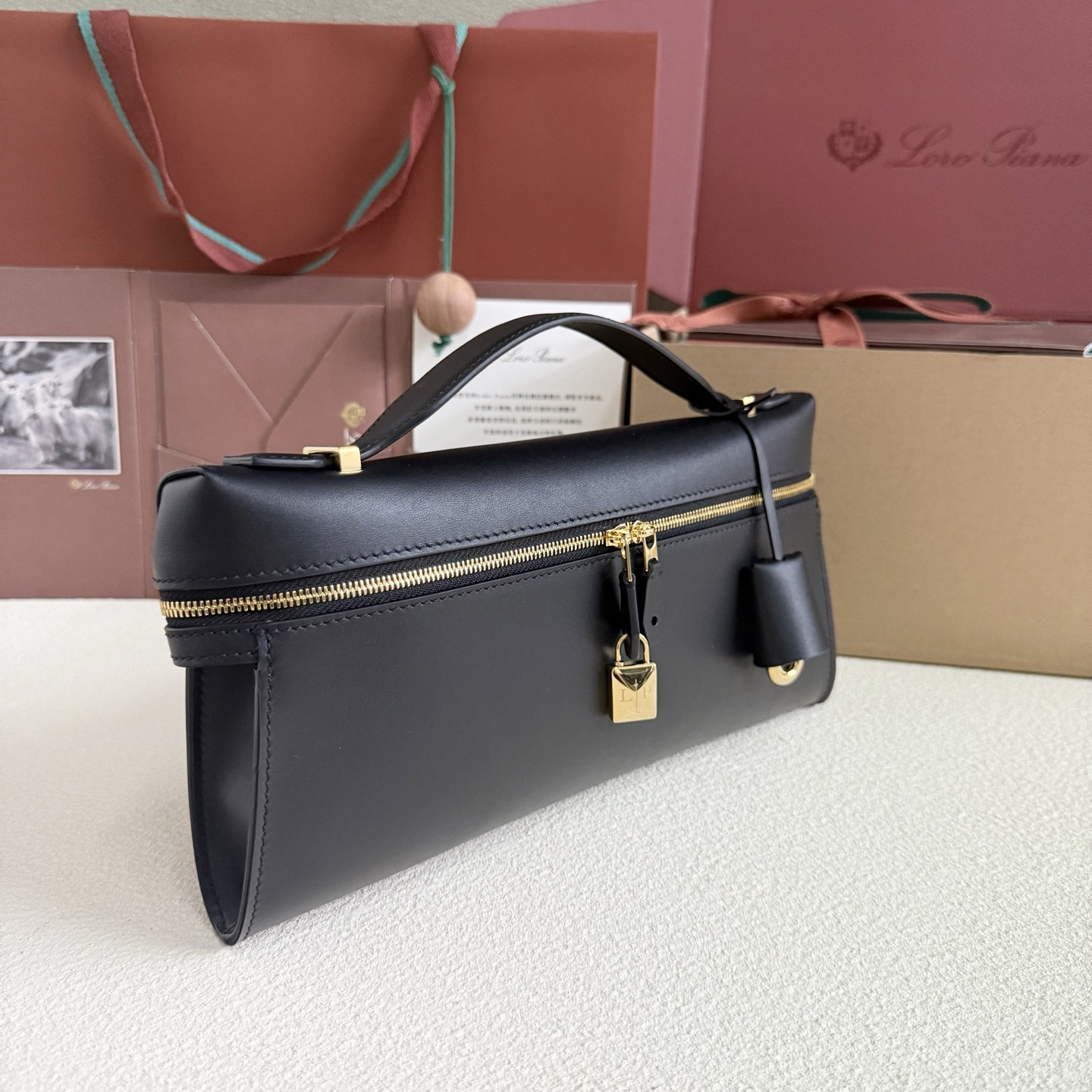 L0r0 P1ana Extra Clutch L29 29x14x3cm