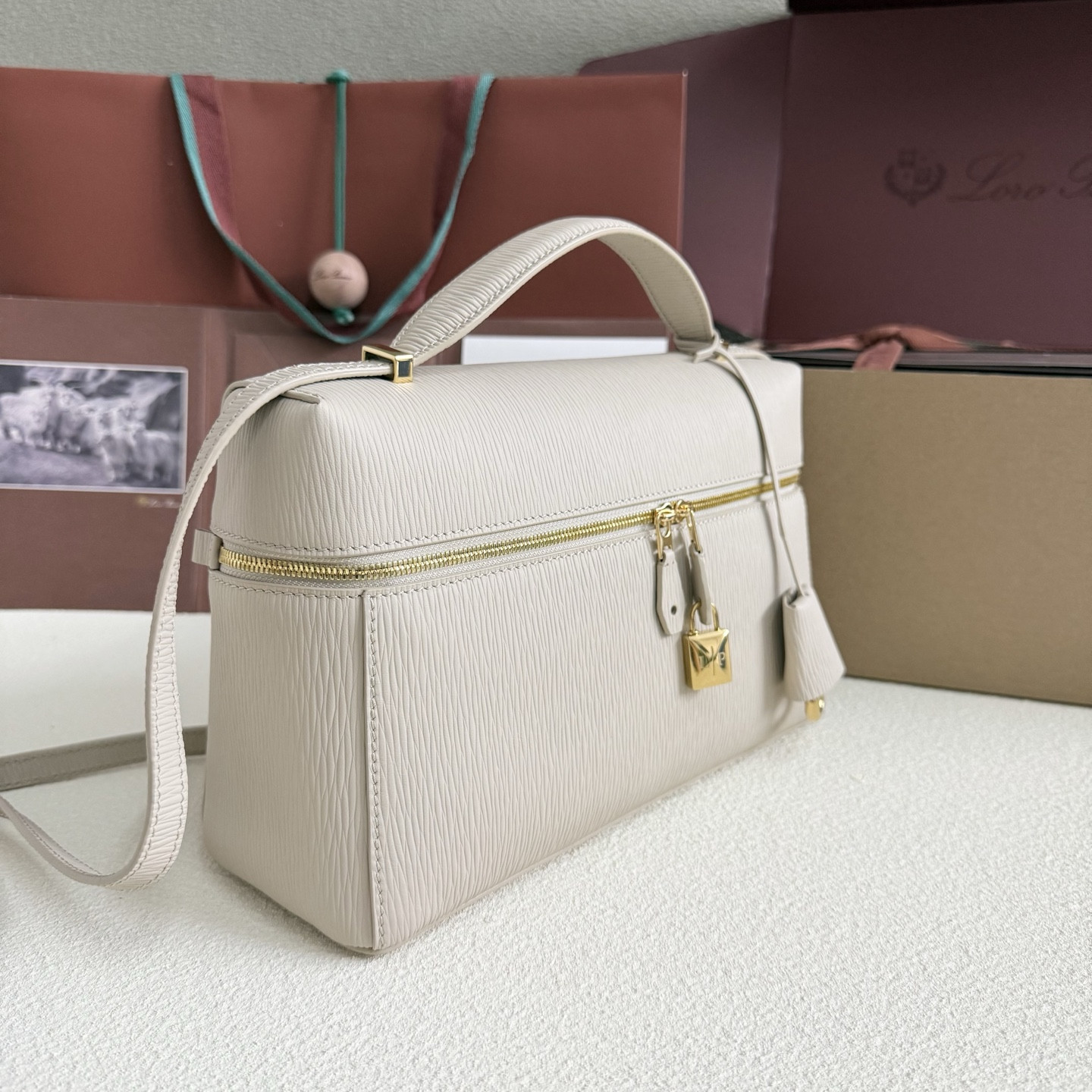 L0r0 P1ana Extra Pocket L27 Calfskin 16x27x10cm