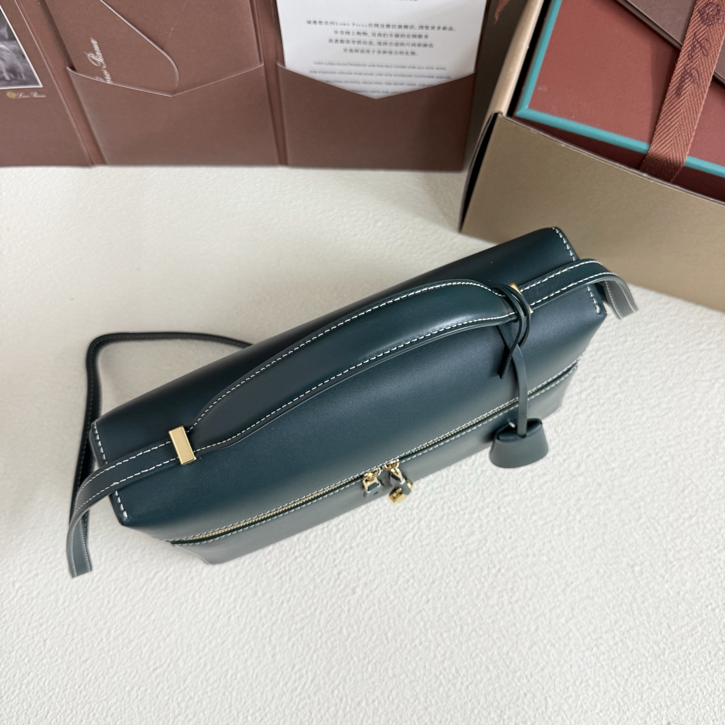 L0r0 P1ana Extra Pocket L27 Calfskin 16x27x10cm