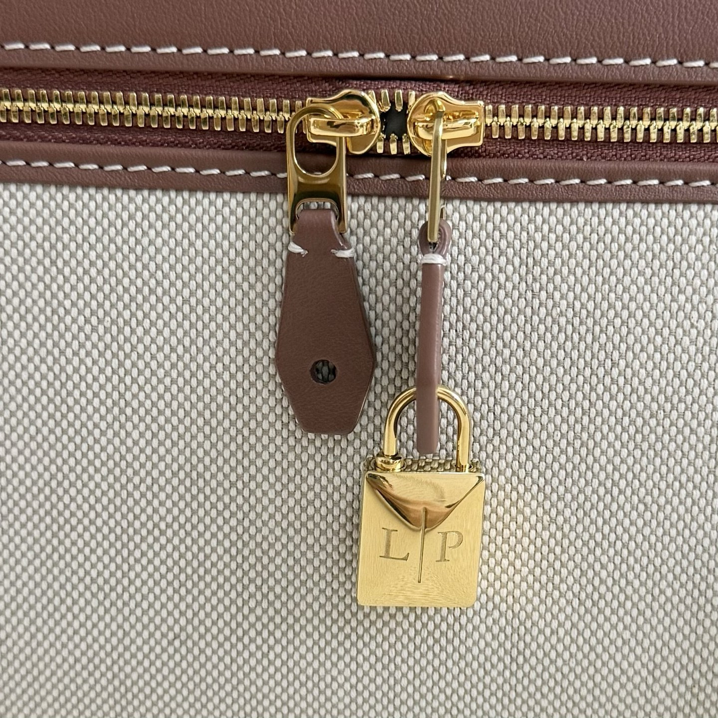 L0r0 P1ana Extra Pocket L27 16x27x10cm