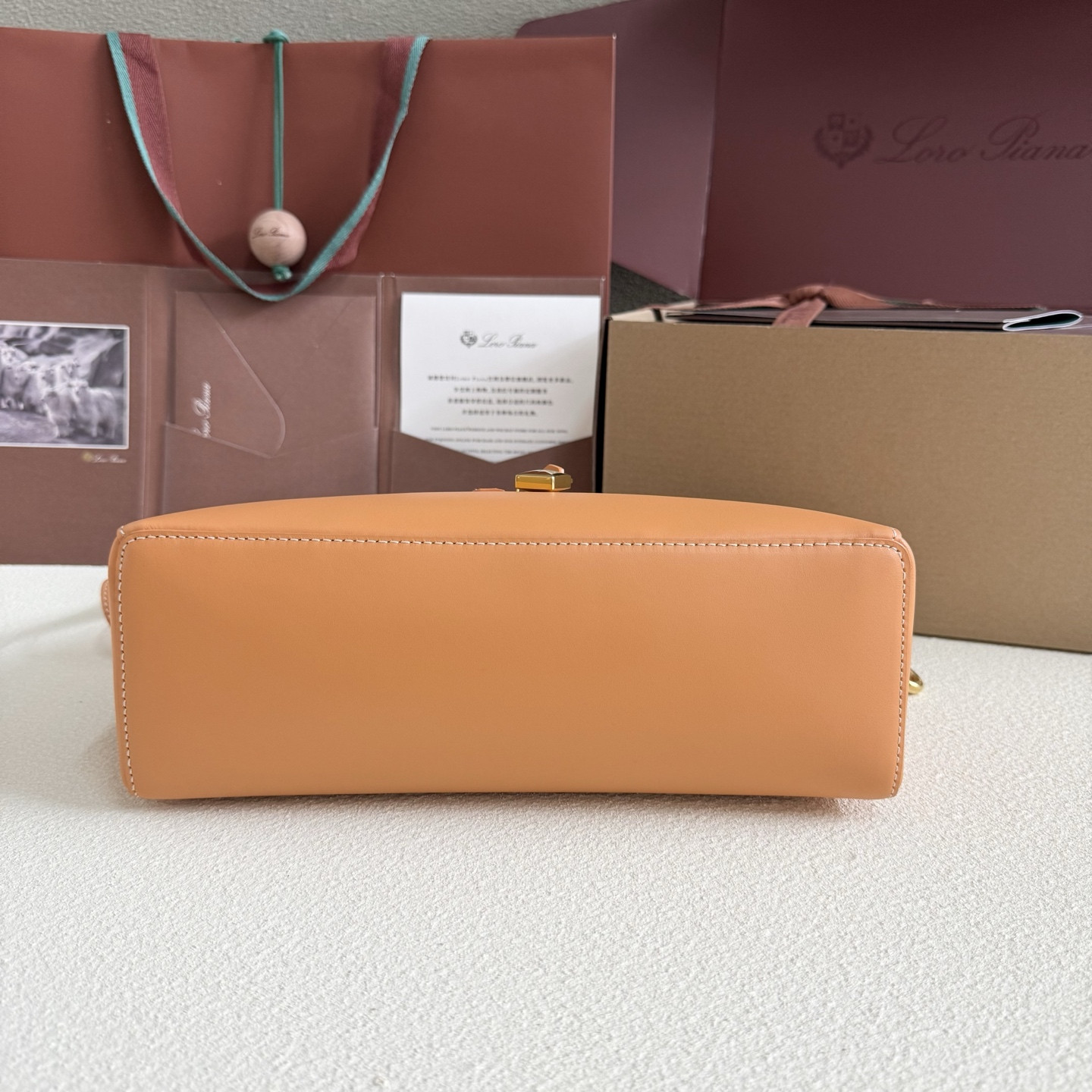 L0r0 P1ana Extra Pocket L27 Calfskin 16x27x10cm