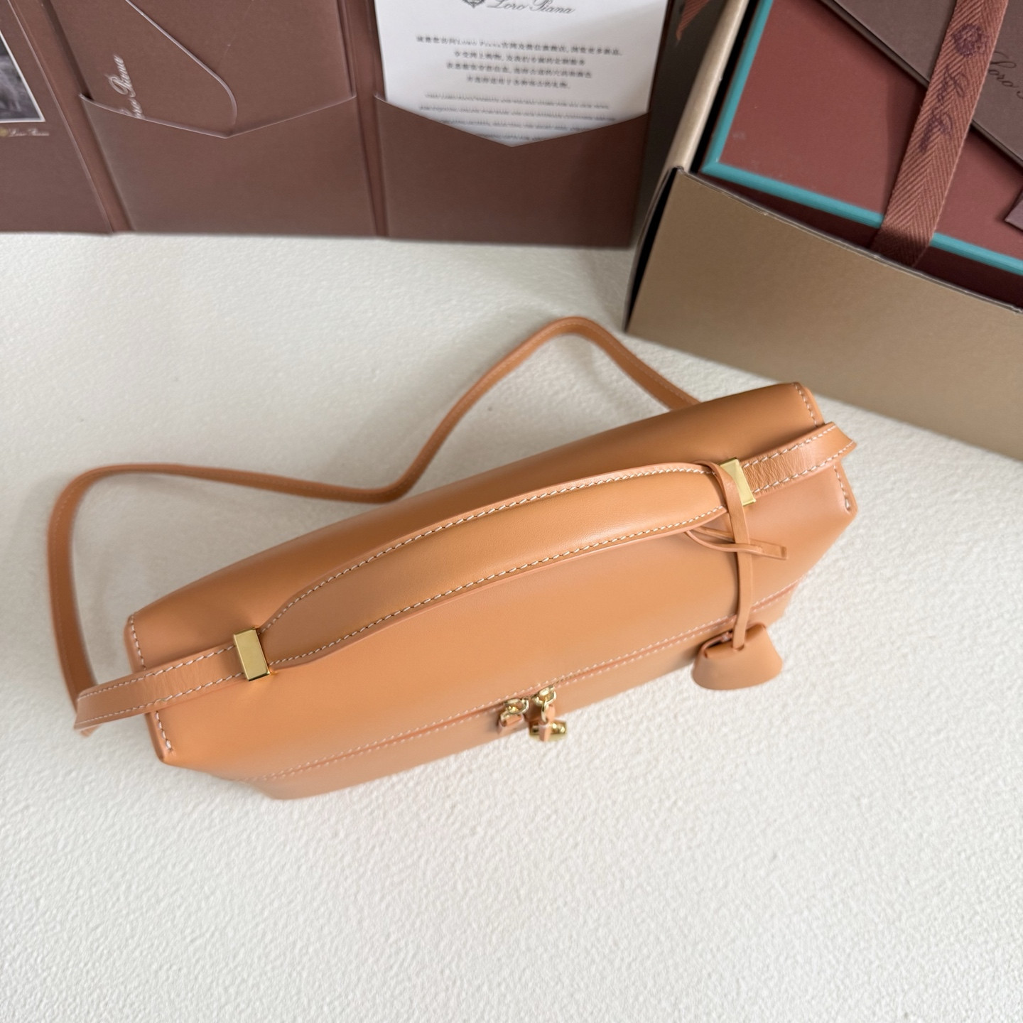 L0r0 P1ana Extra Pocket L27 Calfskin 16x27x10cm