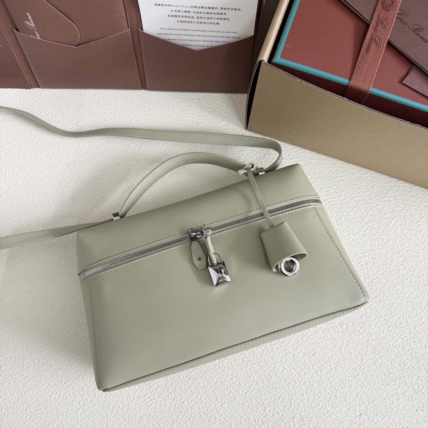 L0r0 P1ana Extra Pocket L27 Calfskin 16x27x10cm