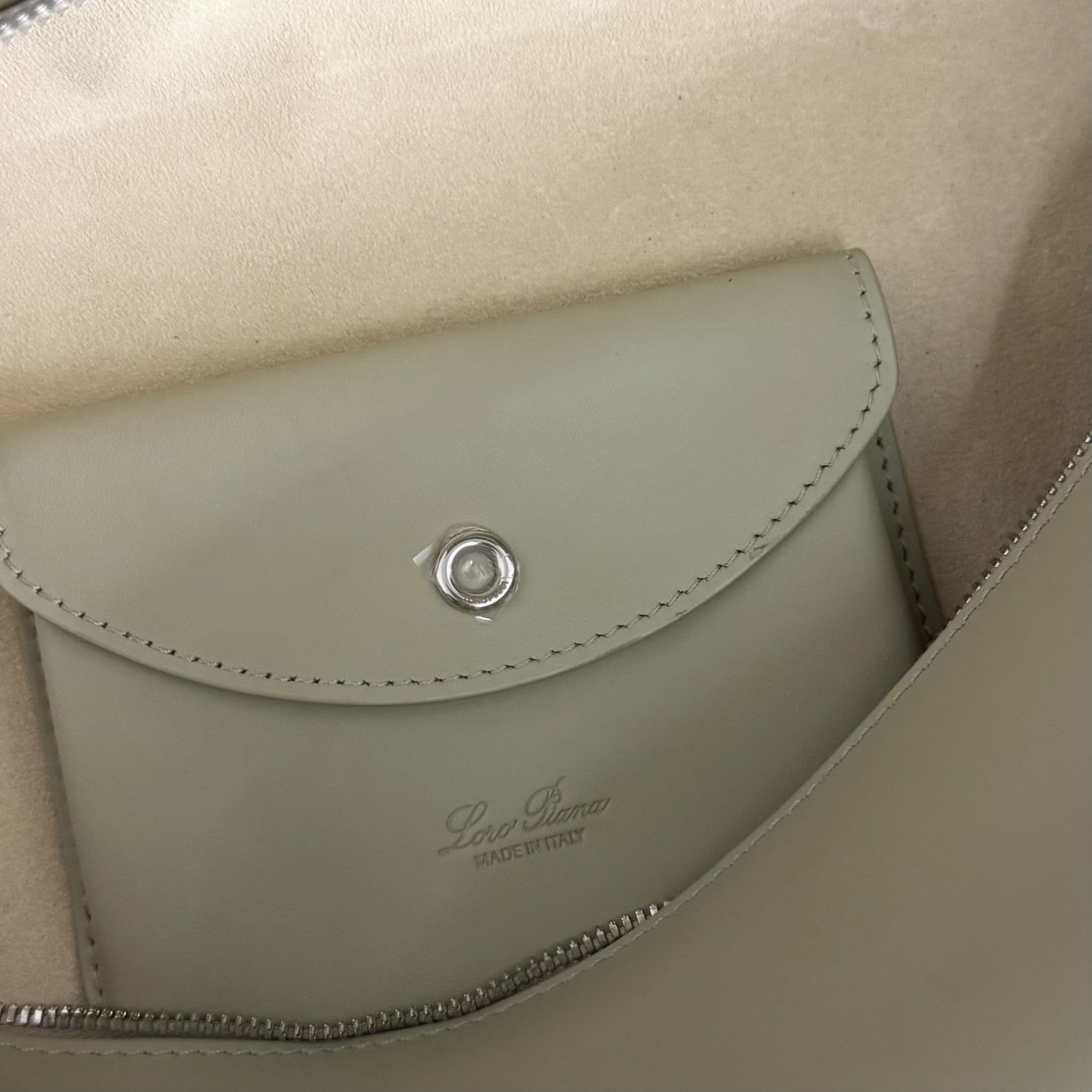 L0r0 P1ana Extra Pocket L27 Calfskin 16x27x10cm